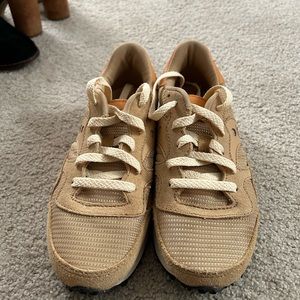 Saucony Originals Women’s DXN Trainer. Size 6 tan